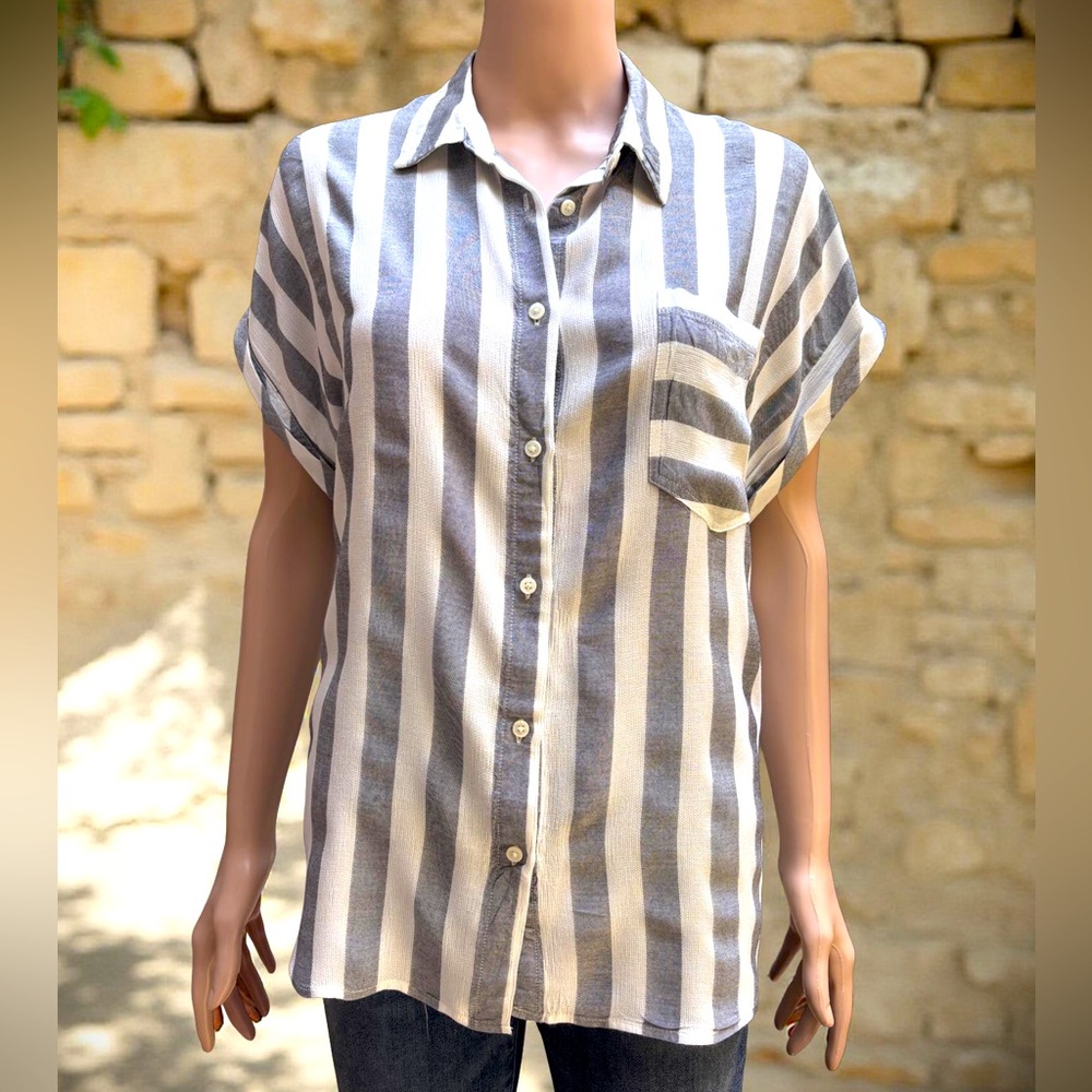 Banana Republic Grey Striped Rayon Top Large